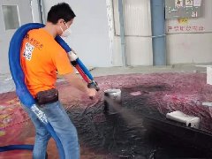 东莞客户使用聚脲喷涂机进行舞台造型防腐耐磨喷涂